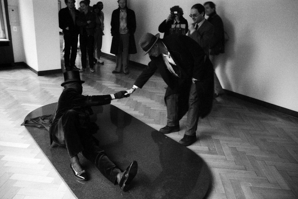 "Both" - James Lee Byars und Joseph Beuys (1)